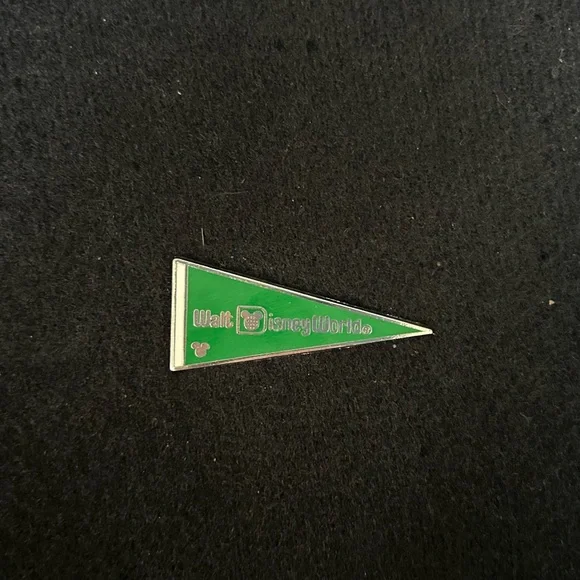 Walt Disney World Pennants - Green Pin - Picture 2 of 3